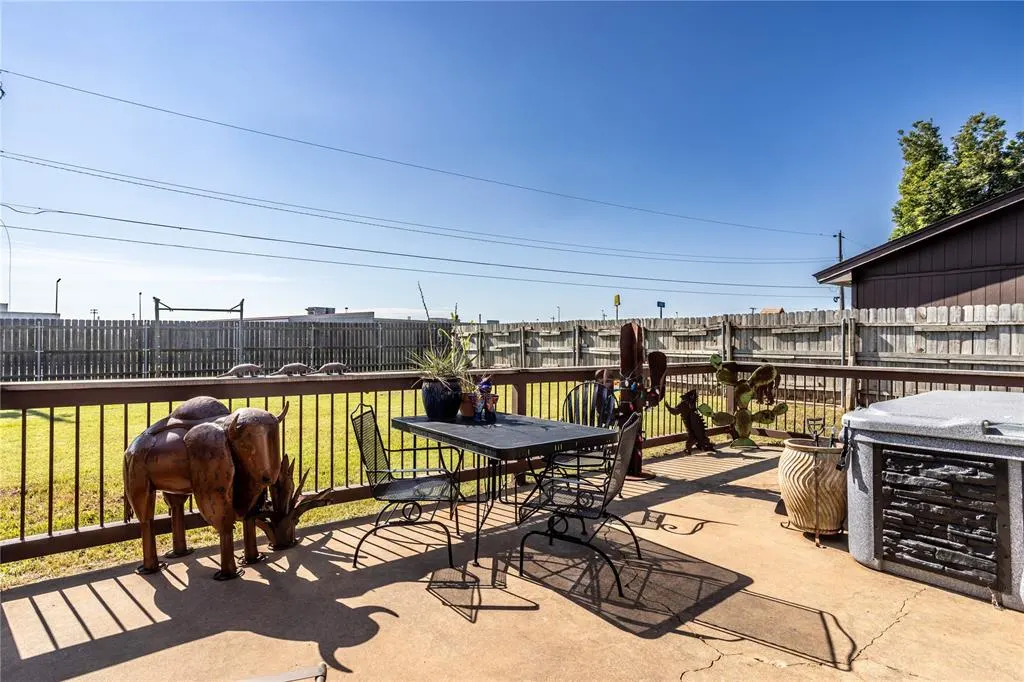 Photo 18 — 3 Peterson Drive, Clinton, OK 73601