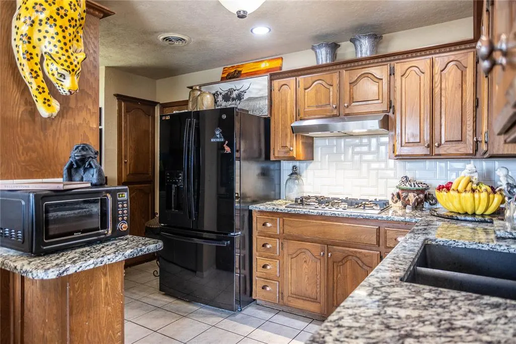 Photo 20 — 3 Peterson Drive, Clinton, OK 73601
