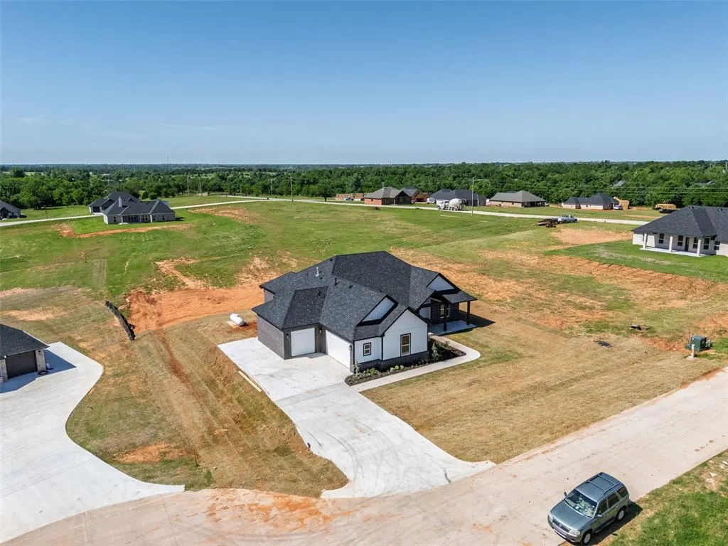 Photo 44 — 2443 Raven Circle, Blanchard, OK 73010