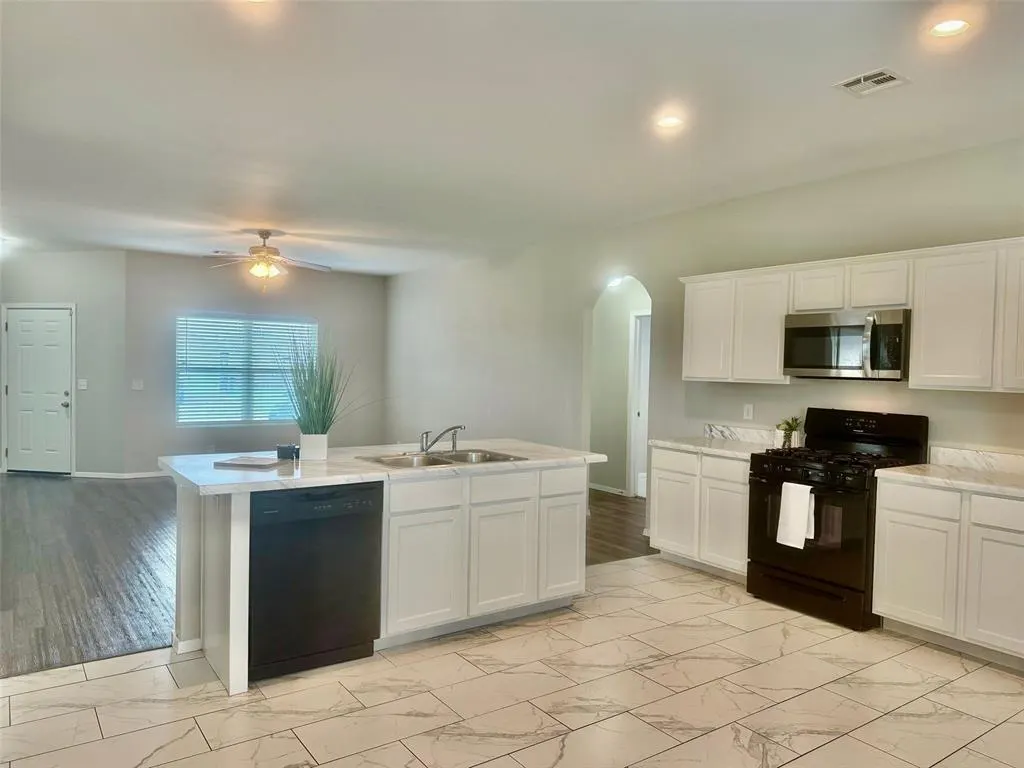 Photo 10 — 3749 S 153rd East Avenue, Tulsa, OK 74134