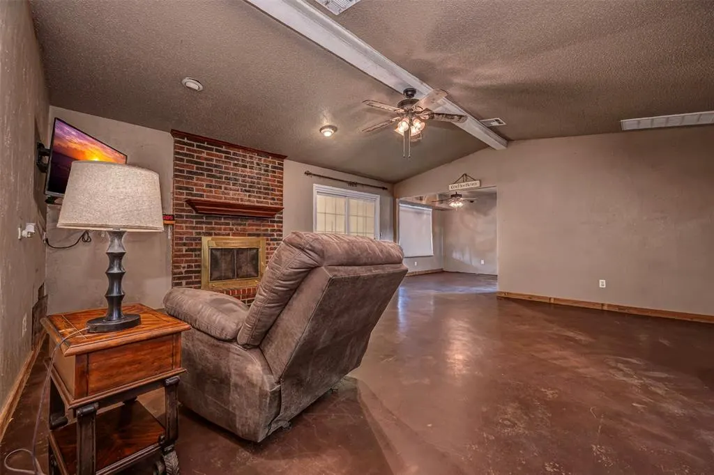 Photo 3 — 9813 S Country Club Drive, Oklahoma City, OK 73159