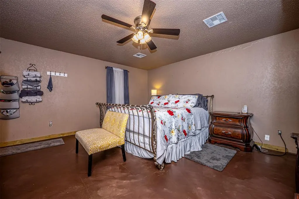 Photo 12 — 9813 S Country Club Drive, Oklahoma City, OK 73159