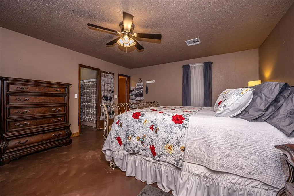 Photo 15 — 9813 S Country Club Drive, Oklahoma City, OK 73159