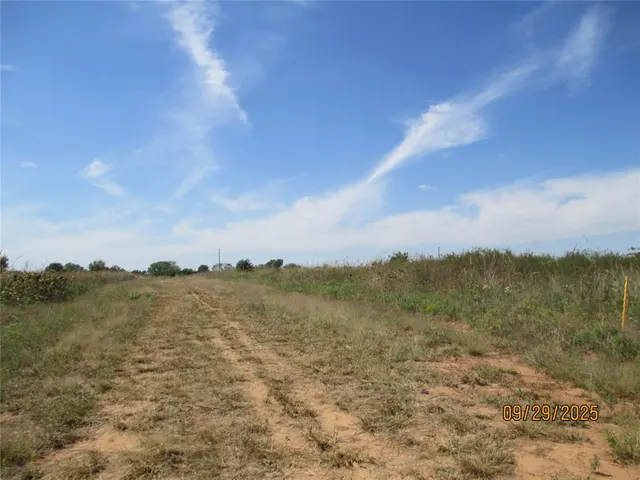 Photo 5 — 25514 S May Avenue, Blanchard, OK 73010