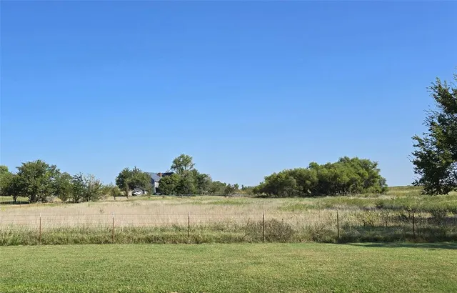 Photo 2 — 625 W Division Street, Union City, OK 73090