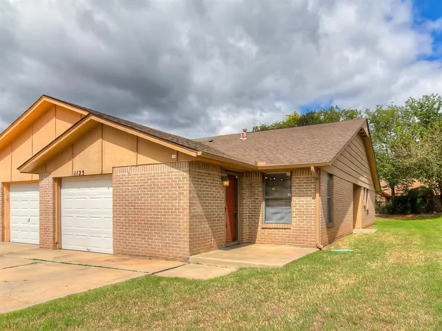 Photo 3 — 1125 Tall Oaks Drive, Midwest City, OK 73110
