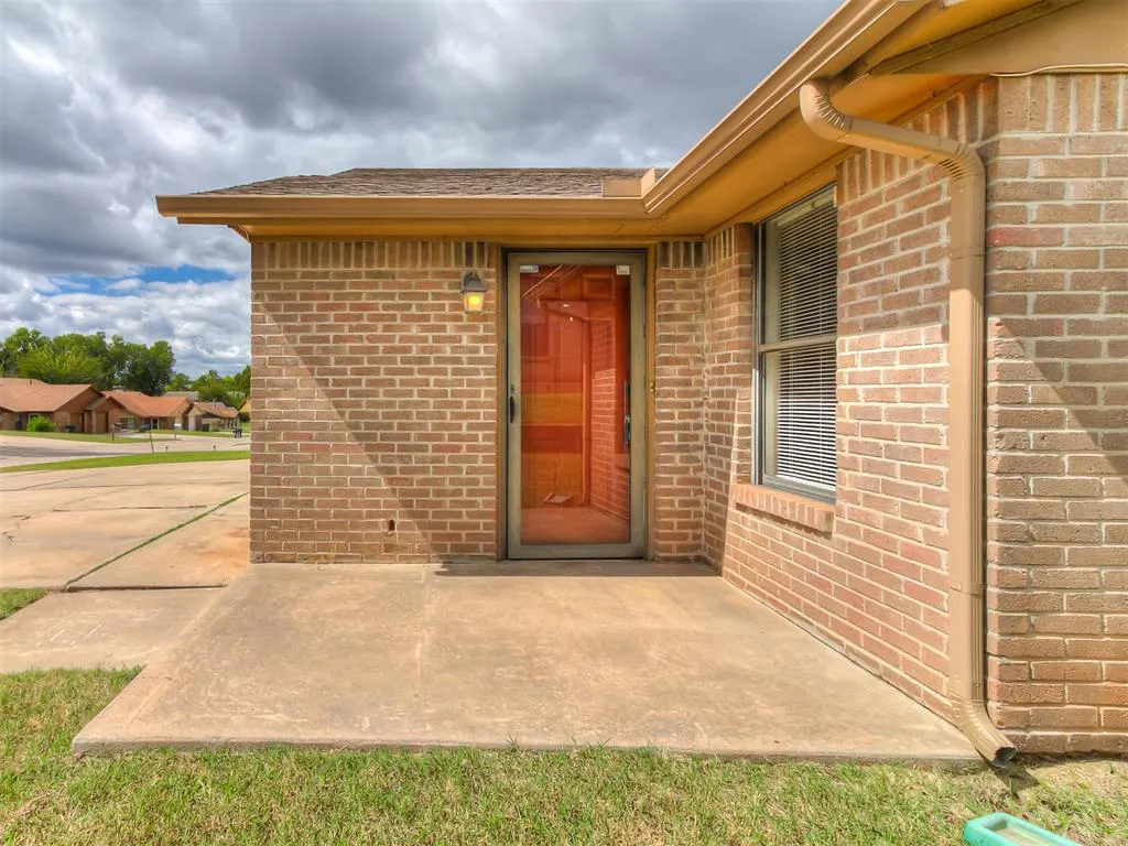 Photo 5 — 1125 Tall Oaks Drive, Midwest City, OK 73110