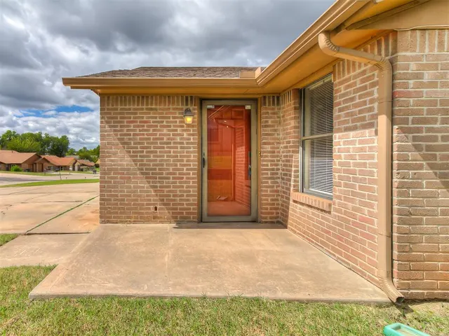 Photo 5 — 1125 Tall Oaks Drive, Midwest City, OK 73110