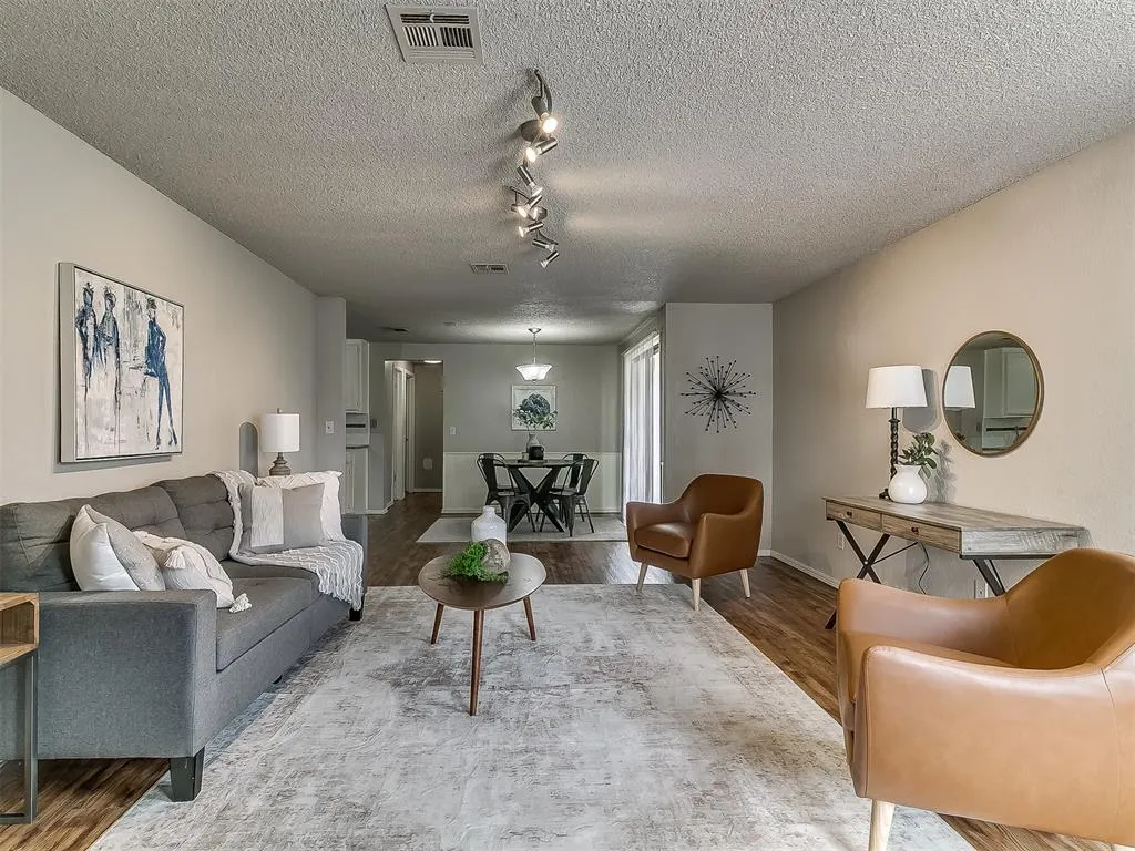 Photo 8 — 1125 Tall Oaks Drive, Midwest City, OK 73110