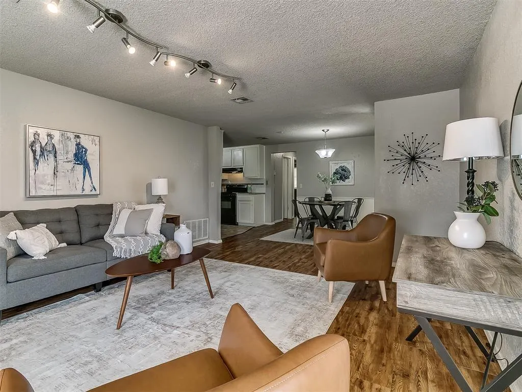 Photo 12 — 1125 Tall Oaks Drive, Midwest City, OK 73110