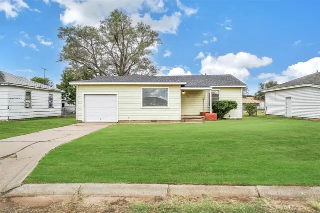 Photo 2 — 1109 Chestnut Street, Altus, OK 73521