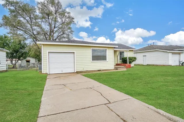 Photo 3 — 1109 Chestnut Street, Altus, OK 73521