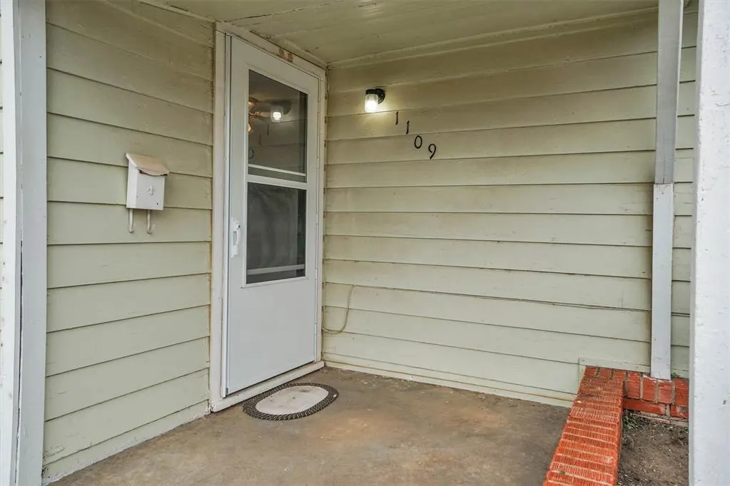 Photo 4 — 1109 Chestnut Street, Altus, OK 73521