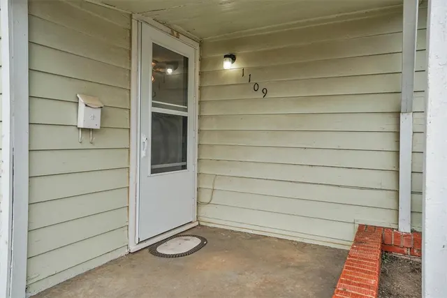Photo 4 — 1109 Chestnut Street, Altus, OK 73521