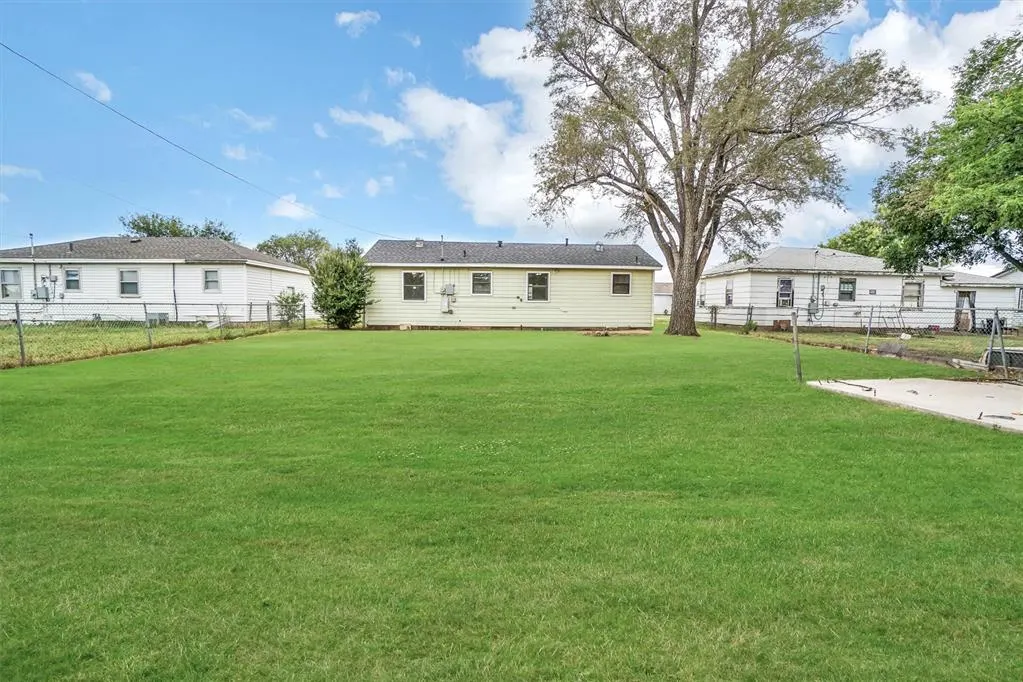Photo 21 — 1109 Chestnut Street, Altus, OK 73521