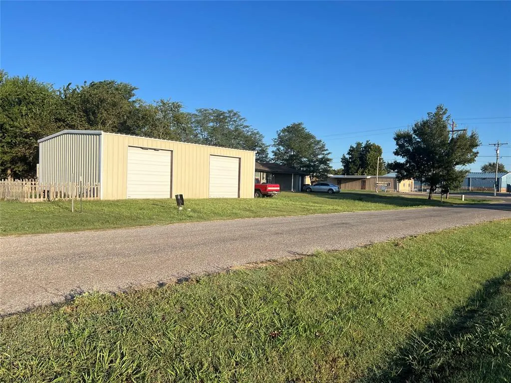 Photo 2 — 200 W Division Street, Union City, OK 73090