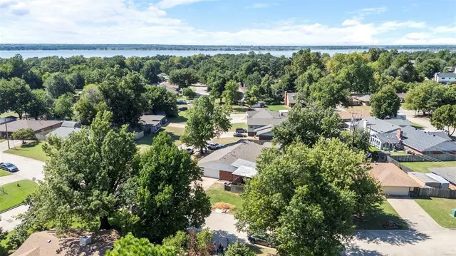 Photo 2 — 8213 NW 25th Street, Bethany, OK 73008