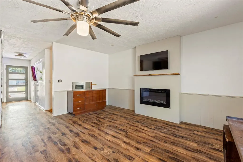Photo 8 — 8213 NW 25th Street, Bethany, OK 73008