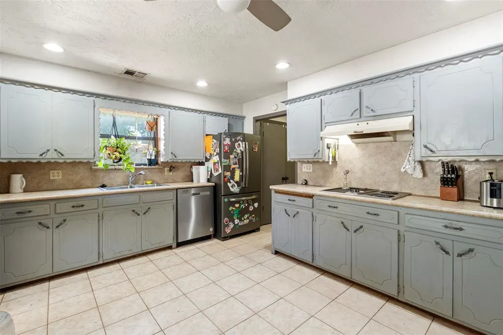 Photo 11 — 8213 NW 25th Street, Bethany, OK 73008