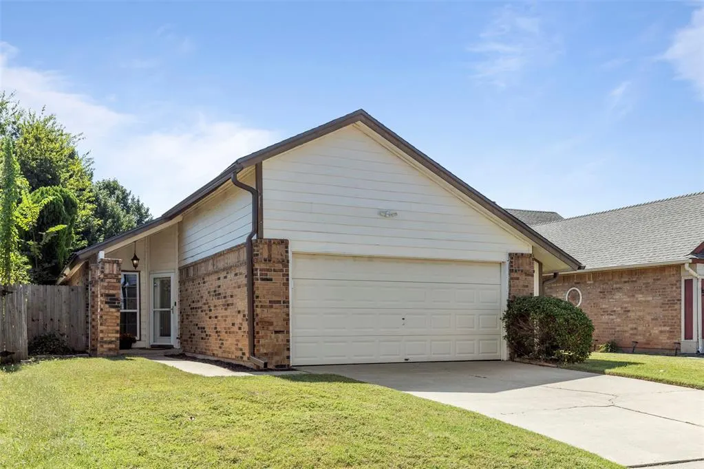 Photo 2 — 7512 NW 107th Street, Oklahoma City, OK 73162