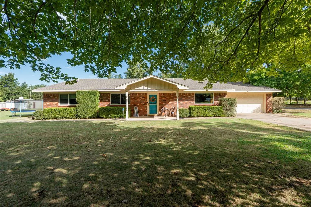 Front exterior — 701 W McNeese Street, Marlow, OK 73055
