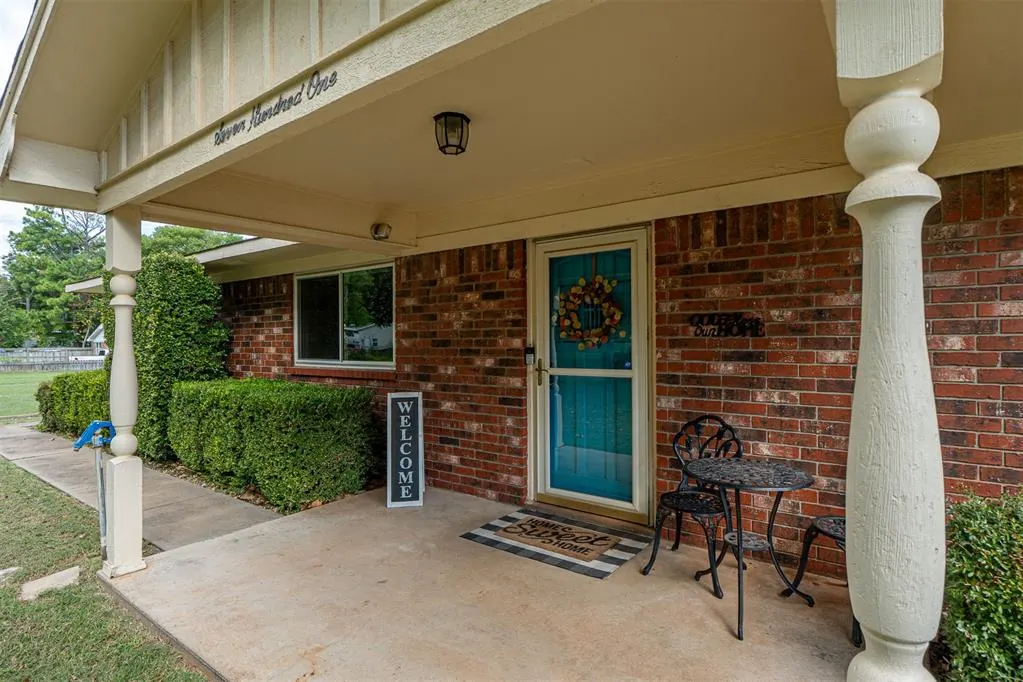 Photo 3 — 701 W McNeese Street, Marlow, OK 73055