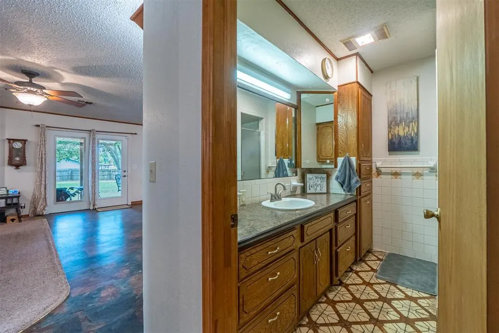 Photo 11 — 701 W McNeese Street, Marlow, OK 73055