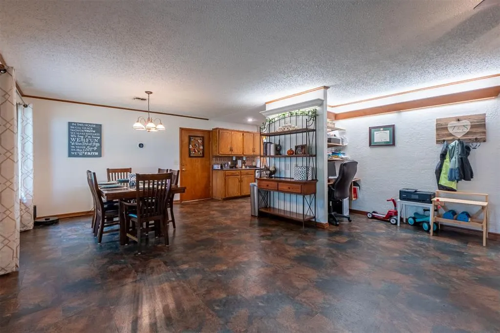 Photo 19 — 701 W McNeese Street, Marlow, OK 73055