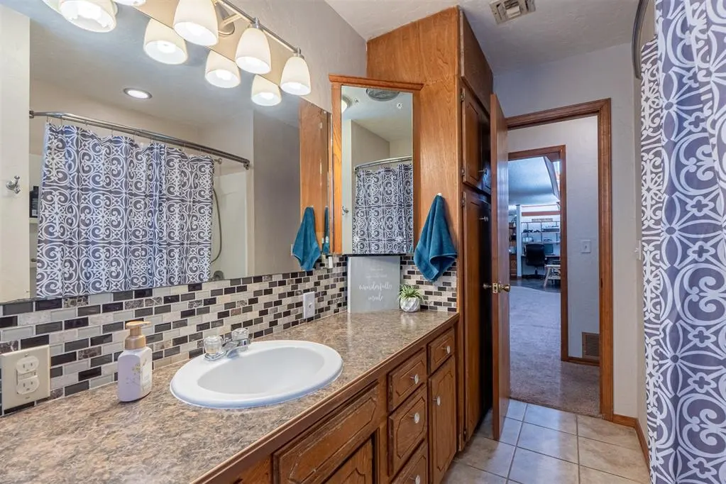 Photo 32 — 701 W McNeese Street, Marlow, OK 73055