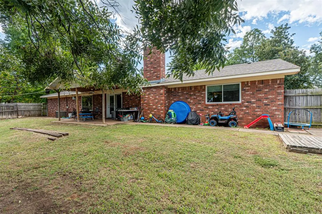 Photo 37 — 701 W McNeese Street, Marlow, OK 73055