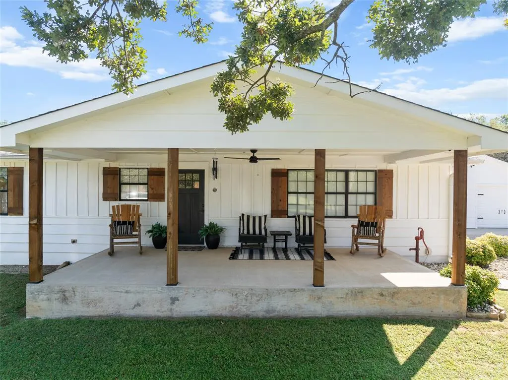 Photo 3 — 2093 Castlerock Drive, Sulphur, OK 73086