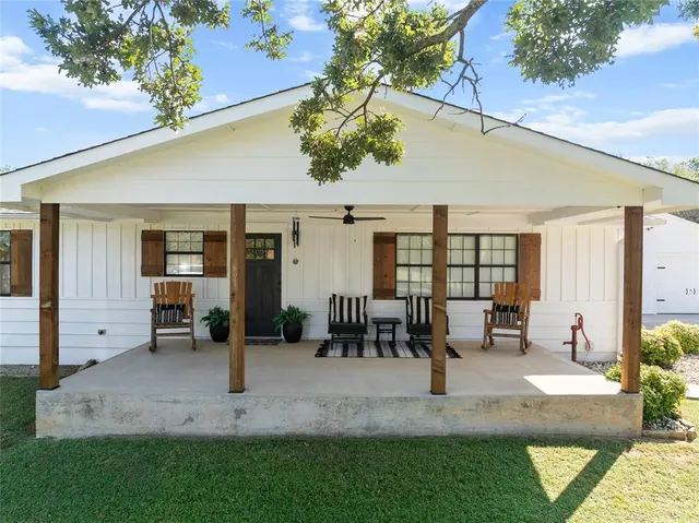 Photo 3 — 2093 Castlerock Drive, Sulphur, OK 73086