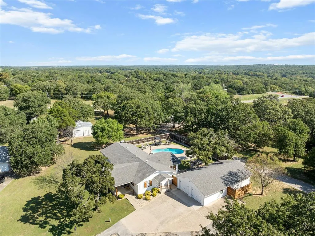 Photo 2 — 2093 Castlerock Drive, Sulphur, OK 73086