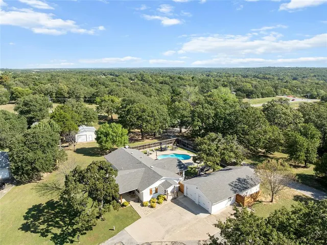 Photo 2 — 2093 Castlerock Drive, Sulphur, OK 73086