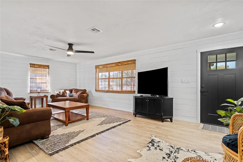 Photo 7 — 2093 Castlerock Drive, Sulphur, OK 73086