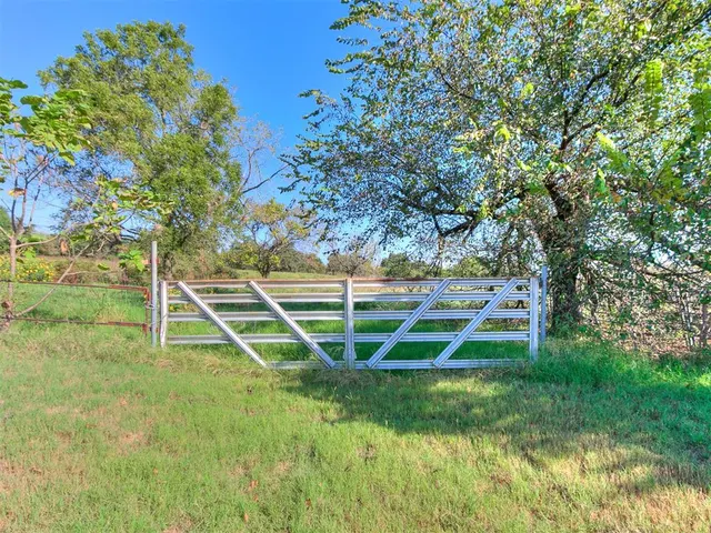 Photo 3 — 7801 E Indian Hills Road, Norman, OK 73026