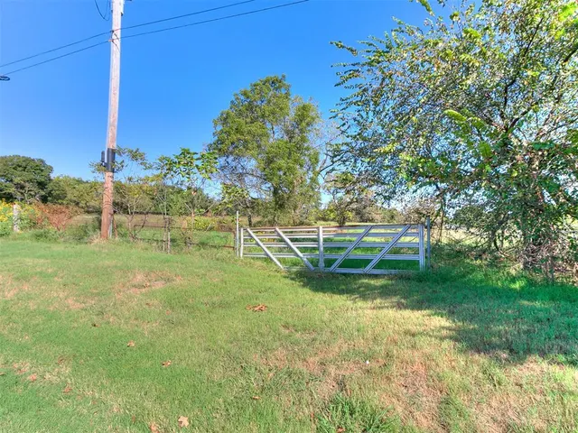 Photo 4 — 7801 E Indian Hills Road, Norman, OK 73026