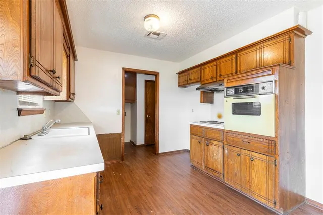 Photo 4 — 700 Claremont Drive, Norman, OK 73069