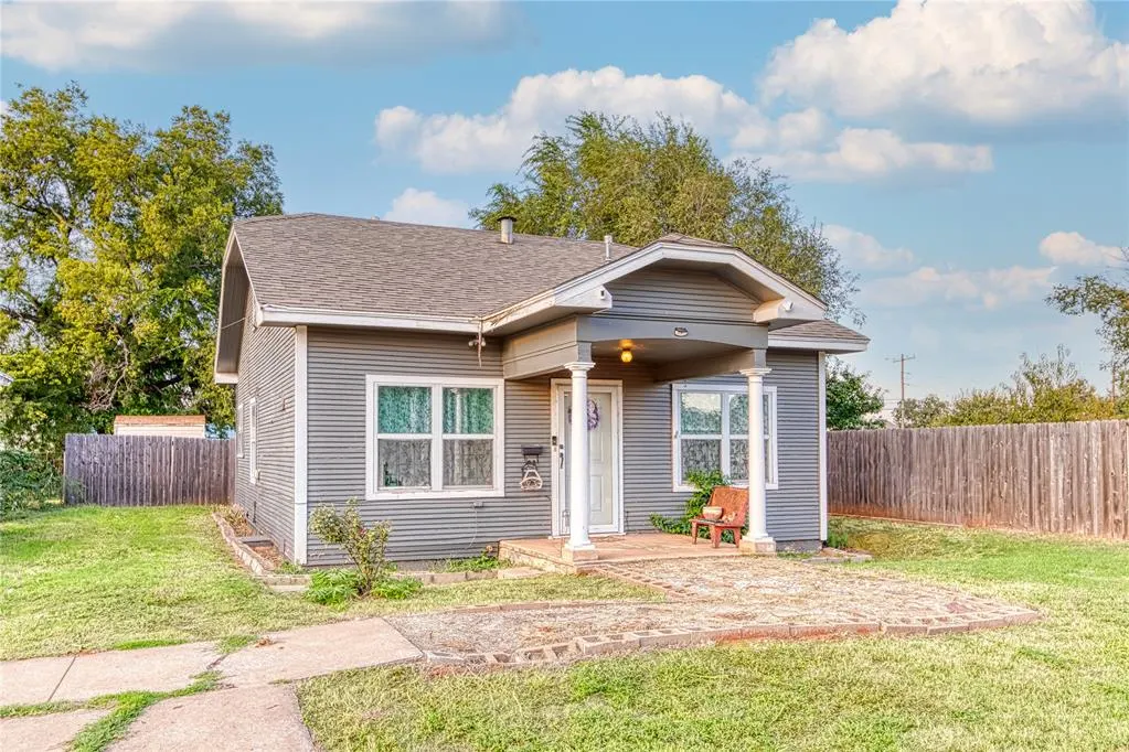 Front exterior — 1011 W 5th Street, Elk City, OK 73644