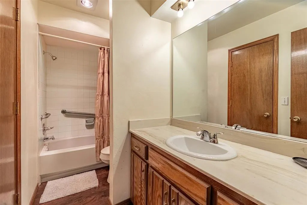 Photo 13 — 4704 Hemlock Lane, Oklahoma City, OK 73162