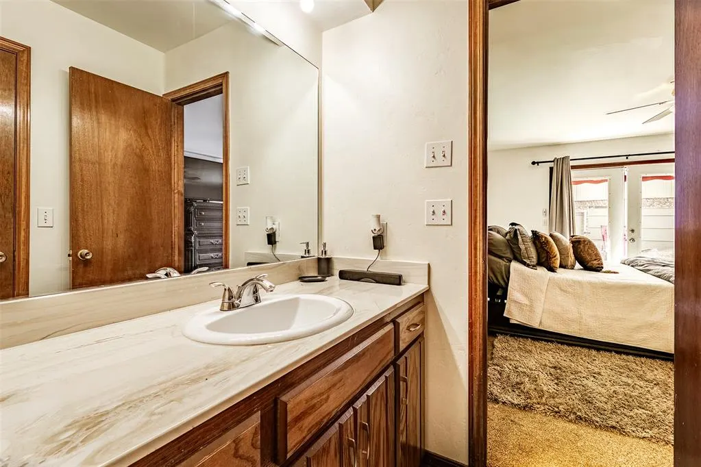 Photo 14 — 4704 Hemlock Lane, Oklahoma City, OK 73162
