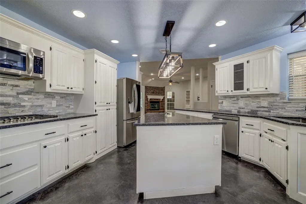 Photo 13 — 1700 Strawberry Hill, Midwest City, OK 73130