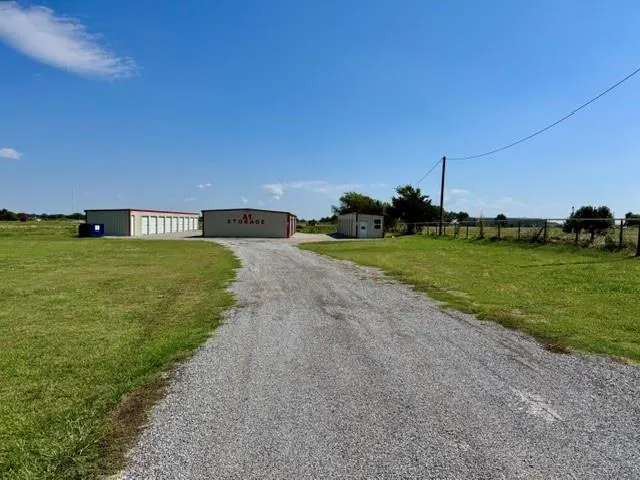 Photo 2 — 3905 S 16th Street, Chickasha, OK 73018