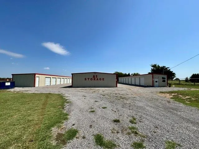 Photo 3 — 3905 S 16th Street, Chickasha, OK 73018