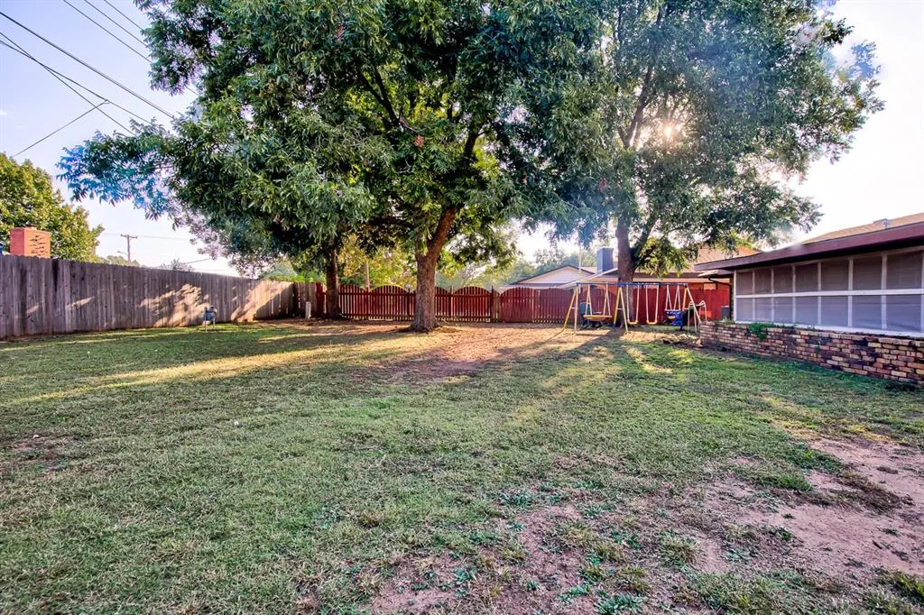 Photo 16 — 1906 Seneca Avenue, Enid, OK 73703