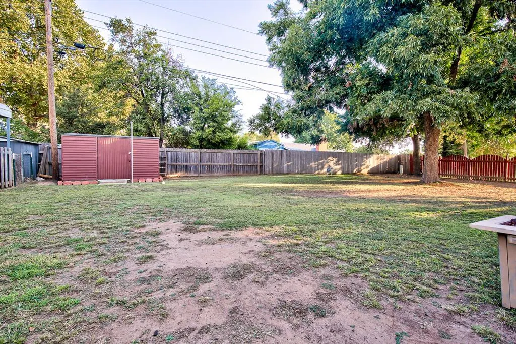 Photo 17 — 1906 Seneca Avenue, Enid, OK 73703