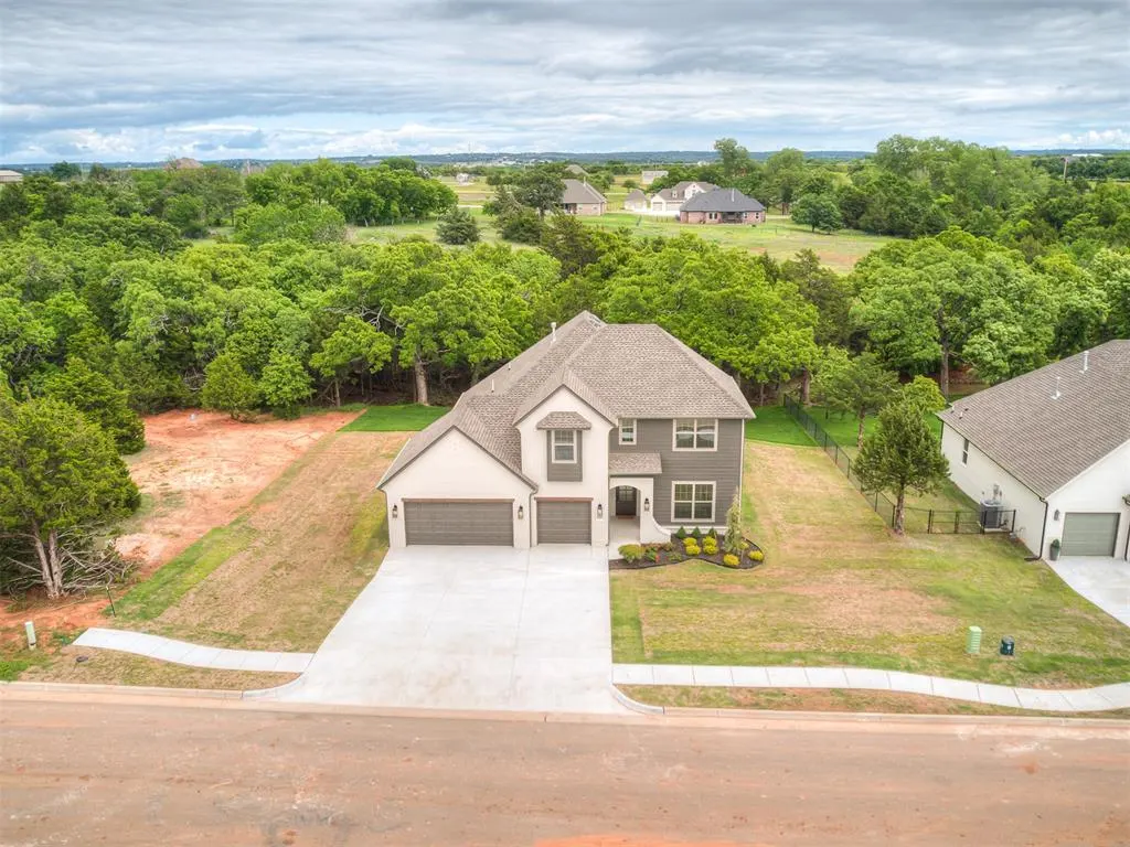 Photo 2 — 8104 Goldfinch Drive, Guthrie, OK 73044