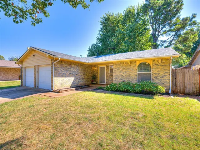 Photo 2 — 724 Red Oak Terrace, Edmond, OK 73003