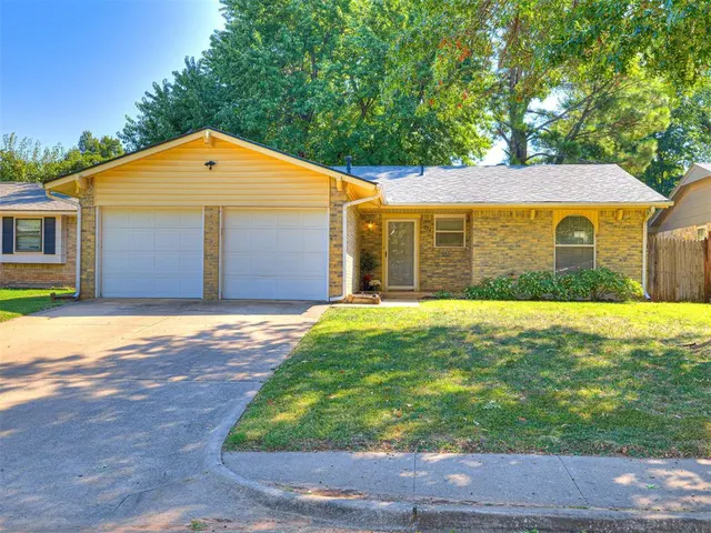 Photo 3 — 724 Red Oak Terrace, Edmond, OK 73003