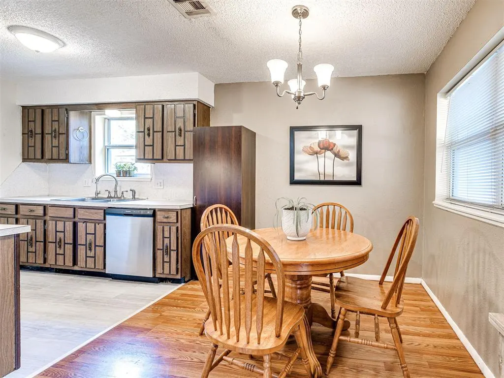 Photo 11 — 724 Red Oak Terrace, Edmond, OK 73003